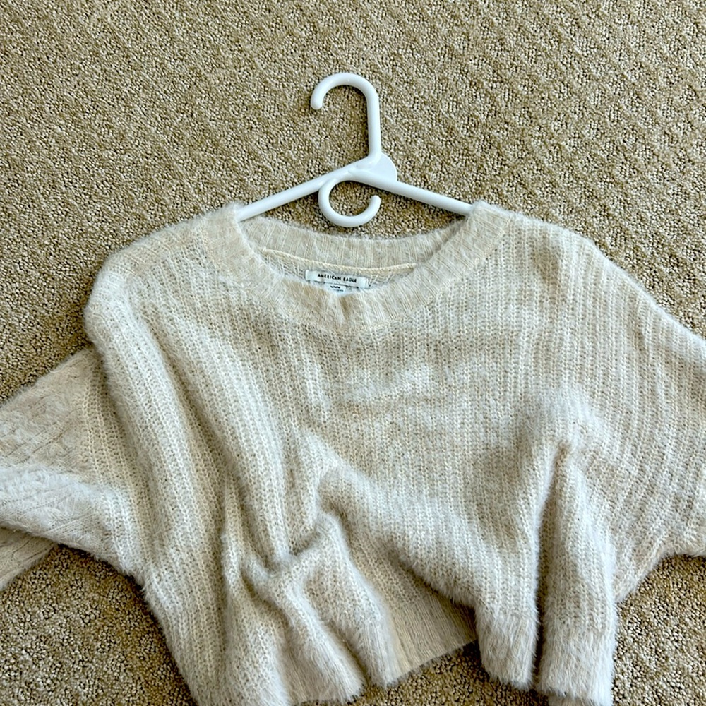 Cute American Eagle cropped sweater! Perfect for fall